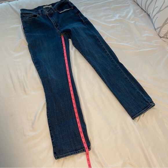 Levi's Straight Leg High Rise Jeans Medium Wash Sexy Fit Denim Size 4 - Picture 7 of 8